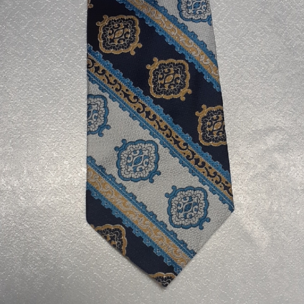 Grenada By Excelio Men Tie Vintage 1960's BaroqueStyle White Gold Blue Navy